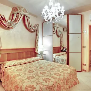 https://santo-stefano-apartment.hotelslidodijesolo.com